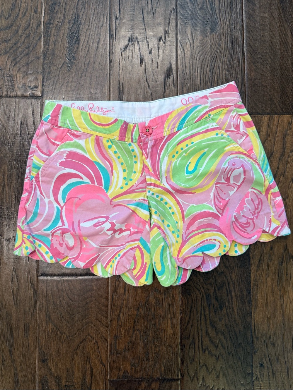 Lilly Pulitzer Scalloped Hem Buttercup Shorts in Flamingo All Nighter size 00